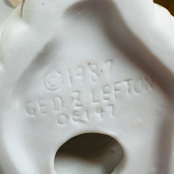Lefton 1987 Quilted Sitting Rabbit Porcelain Figurine Vintage Bunny 6 ¼” - Picture 6 of 9